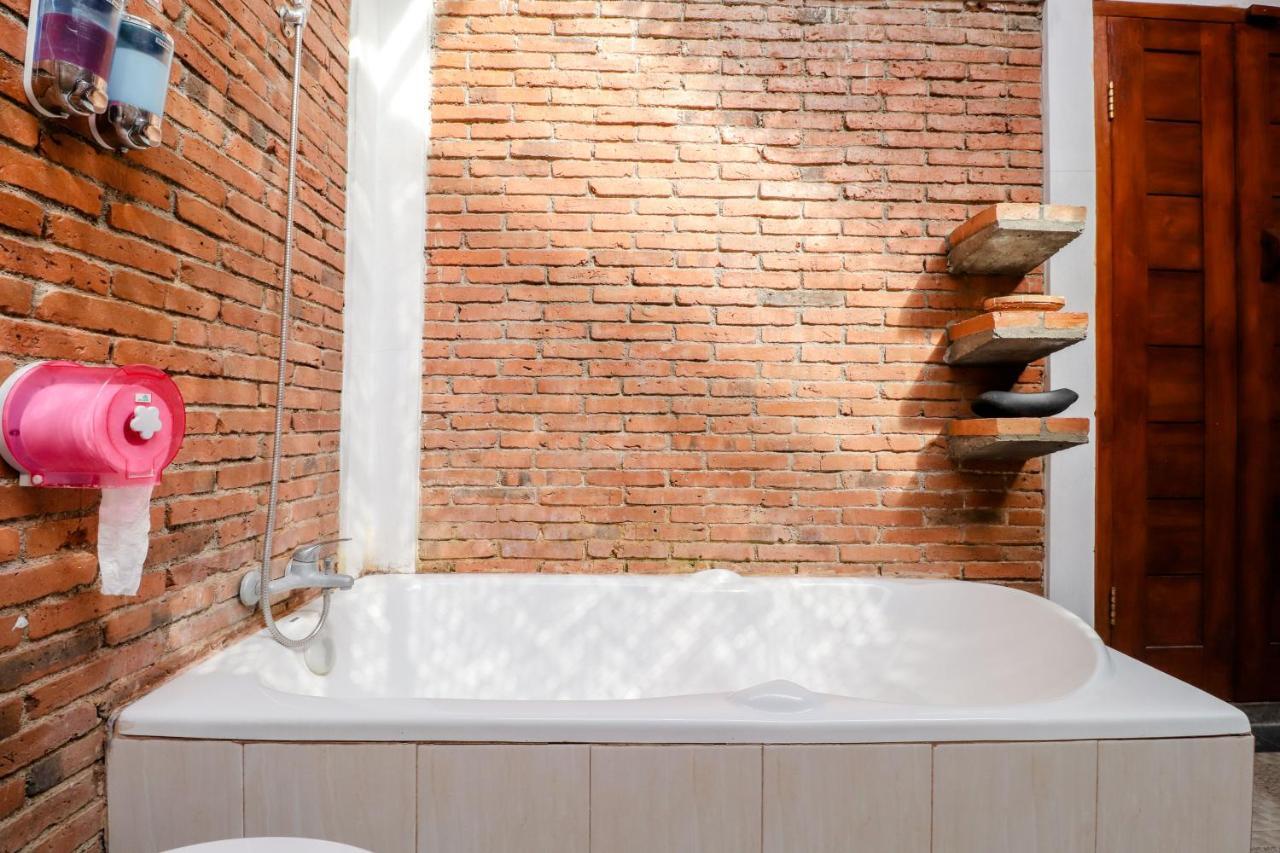 Omah Teras Bata Guesthouse Yogyakarta Dış mekan fotoğraf